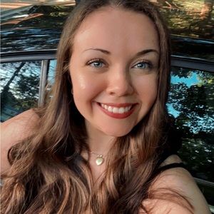 Meet your Posher, Alyssa